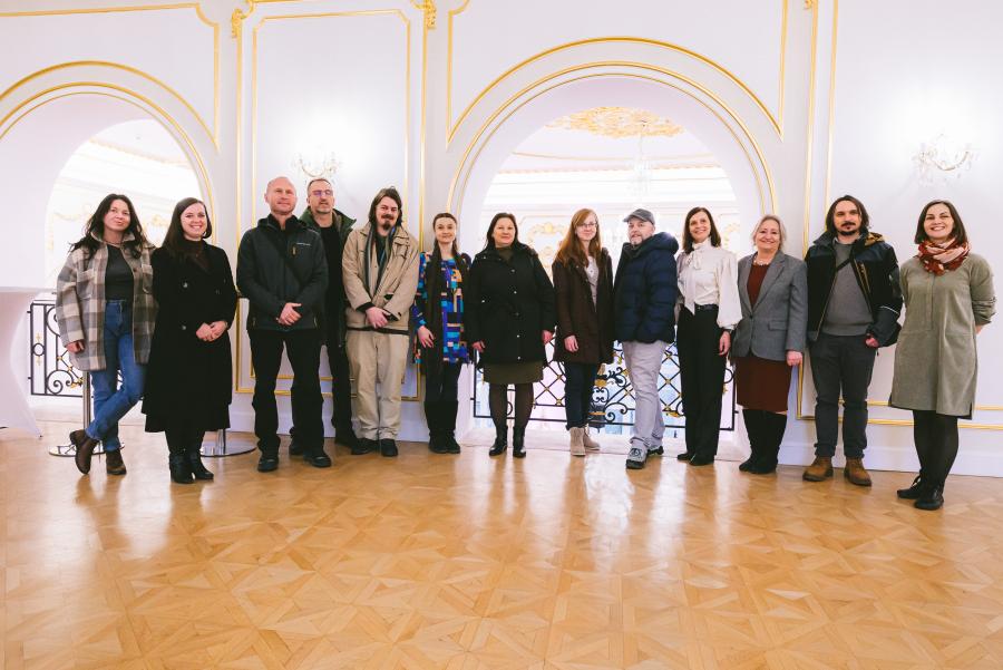 Osvedčenie o zápise Ručnej sklárskej výroby putuje do Malokarpatského múzea v Pezinku Fotogaléria