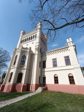 Neogotický kaštieľ v Galante (©Muzeum.SK, 2026)